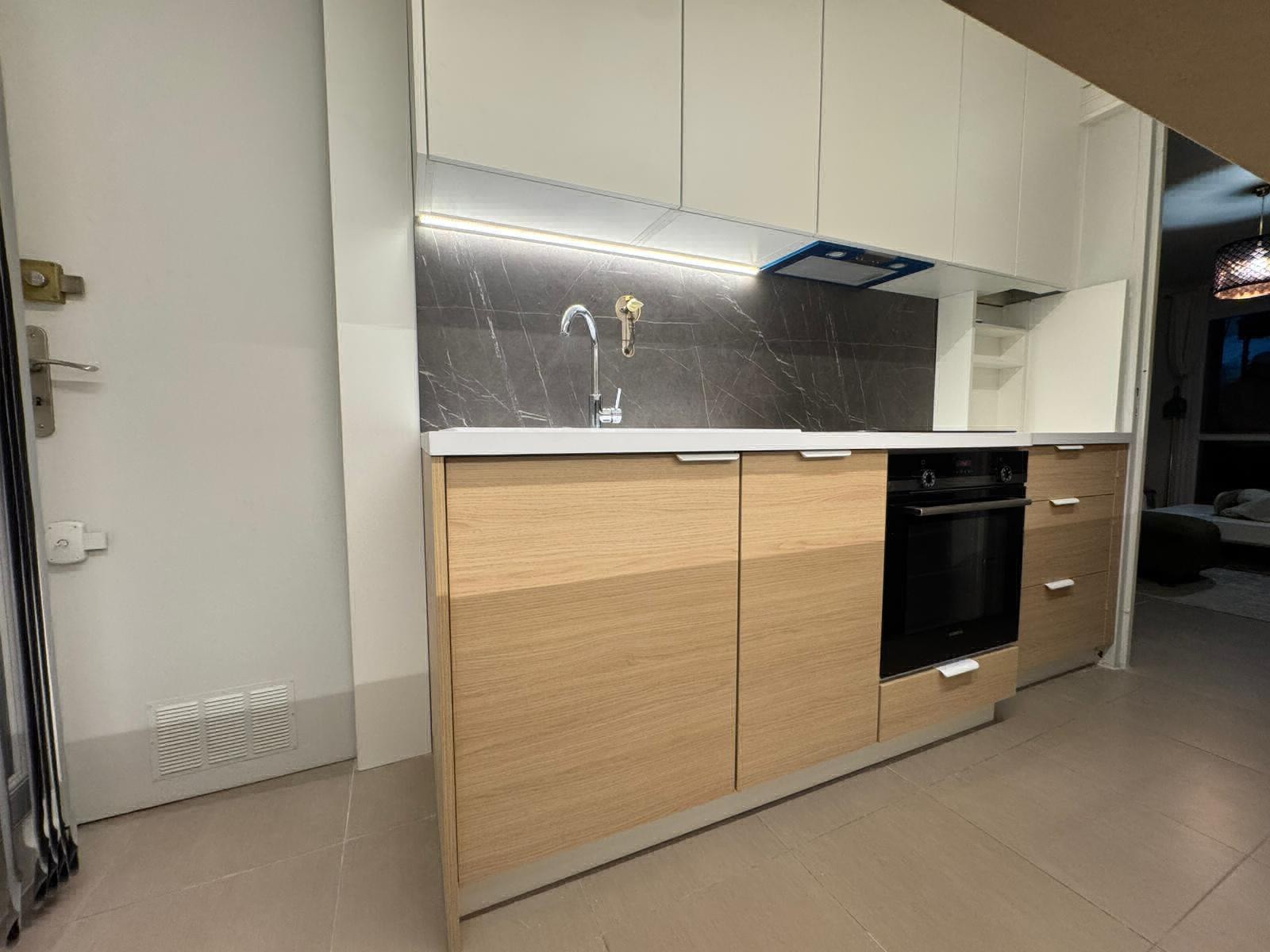 petite cuisine sur mesure dans un appartement proche d'Aix en Provence. 