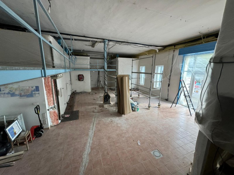 Aménagement sur mesure d'un lieu de vente pour vignerons,  le mas bleu dans le sud de la France