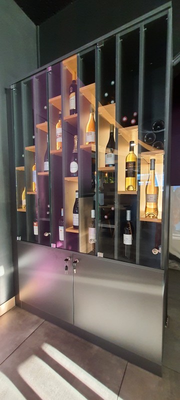 Cave à vin avec portes en verres