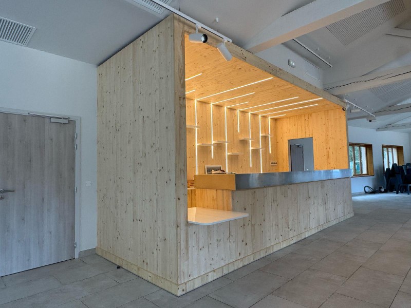 Bar avec éclairage sur mesure.