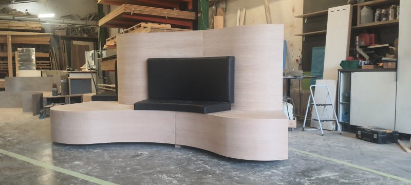 banquette sur mesure en bois et en arrondi