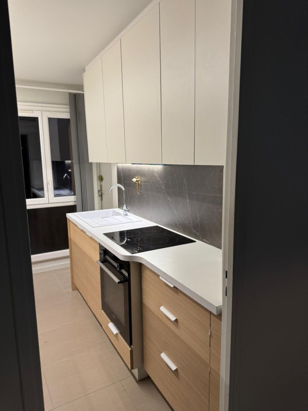 petite cuisine sur mesure dans un appartement proche d'Aix en Provence. 