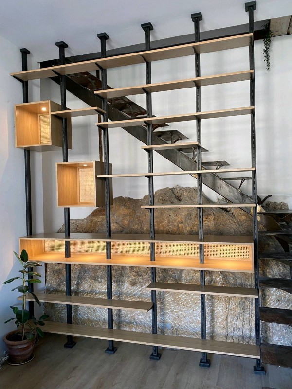 Bibliothèque avec structure métallique noir 