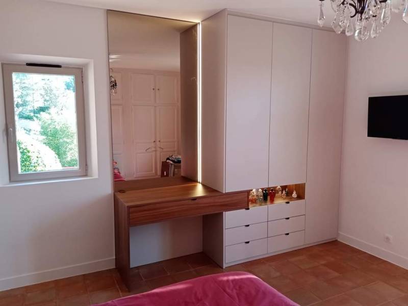 Coiffeuse sur mesure avec placard