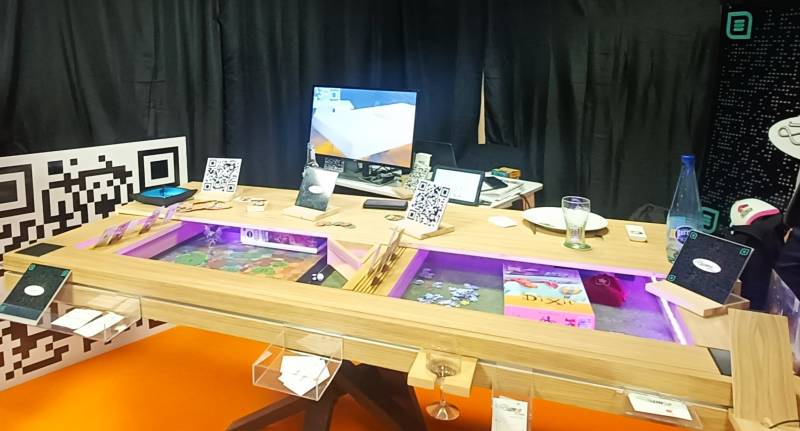 La table sur son stand