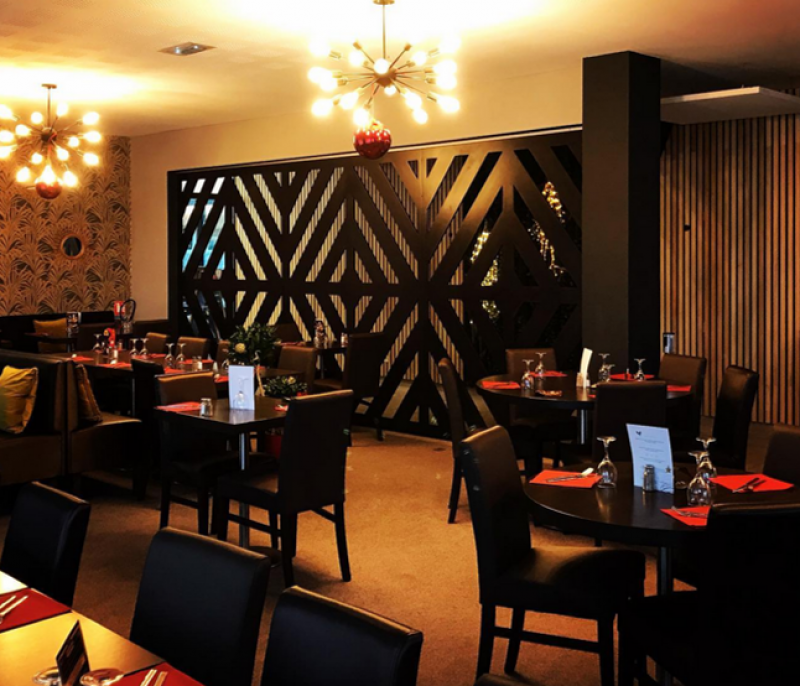 Salle de restaurant avec claustra