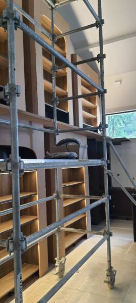 Installation de la partie superieure de la bibliotheque