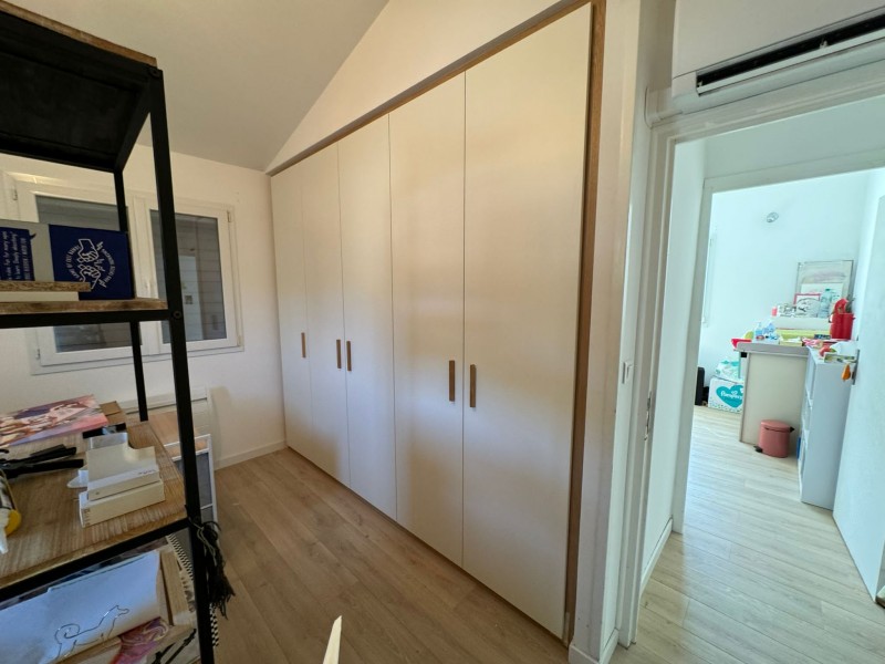 placard sur mesure blanc et bois