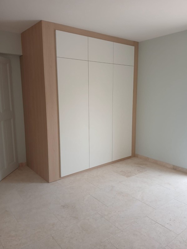 placard chambre parentale sans poignée.