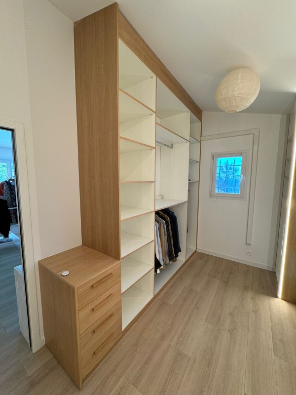 dressing avec tiroirs en chêne